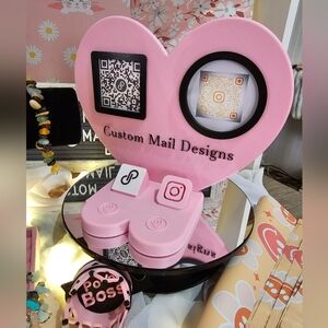 3d printed custom Pink Heart Social Media Display Stand